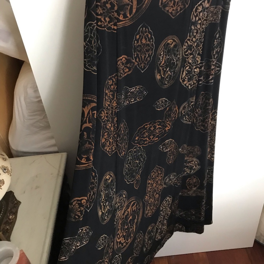 Chico’s long swing black skirt with‎ bronze design